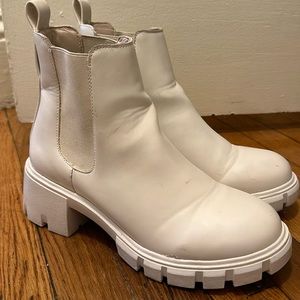 Steve Madden off white booties